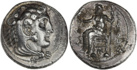 Macédoine, au nom d'Alexandre III le Grand - Tetradrachme (Myriandrus, Syrie) frappé du vivant d'Alexandre III (jambes non croisées)
R/ monogramme ΚΔΩ...