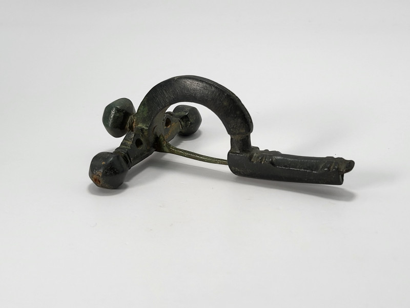 Roman Crossbow Brooch
4th Century AD
A solid bronze crossbow brooch with three ...