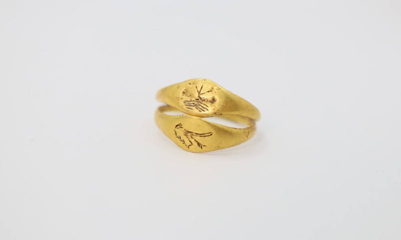 Roman Gold Marriage Ring 2nd, 3rd Century  AD
A gold ring with bifid hoop expan...