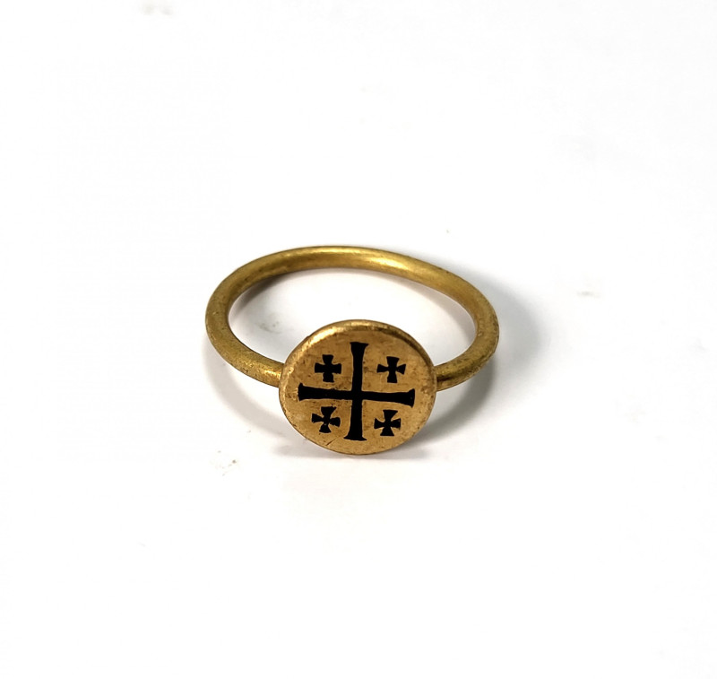 Medieval Gold Ring with Jerusalem Cross
10th-14en Century AD
A solid gold finge...