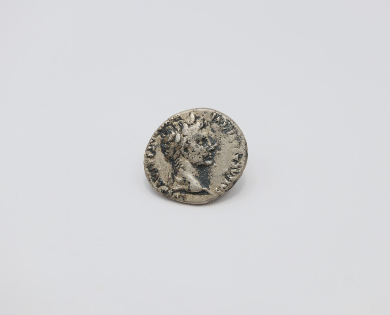 Augustus AR Denarius. Lugdunum, 2 BC - AD 4.
Augustus AR Denarius. Lugdunum, 2 ...