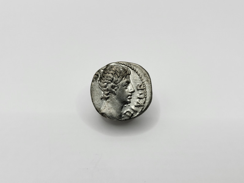 Augustus, AR Denarius 27 BC-AD 14.
Augustus, 27 BC-AD 14. Denarius (Silver, 18 ...