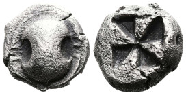 Boiotia, Thebes. 525-480 BC. AR Drachm (14,5mm, 5,48 g.). Boiotian shield. Rev. Square incuse with anticlockwise mill-sail pattern. BMC p. 32, 2 pl V,...