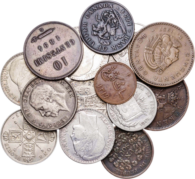 Lote de 15 monedas de diversos países, nueve en plata, todas distintas. Muy inte...