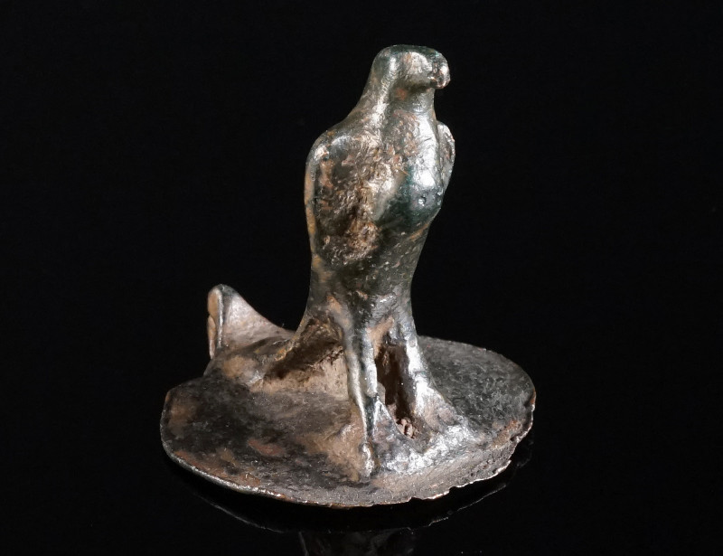 A LATE ANTIQUE/EARLY BYZANTINE BRONZE LID WITH AN EAGLE Circa 4th-6th century AD...