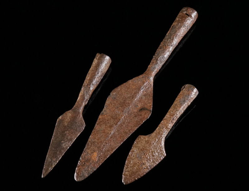 A GROUP OF THREE MEDIEVAL IRON ARROWHEADS Circa 10th-14th century AD. Three leaf...