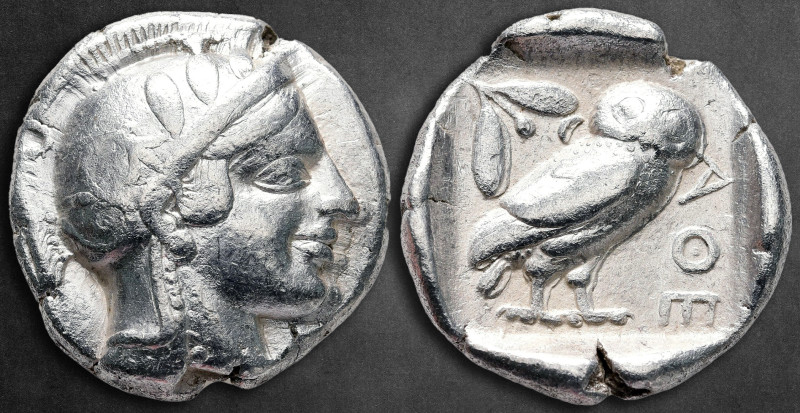 Attica. Athens circa 465-460 BC. Tetradrachm AR

26 mm, 16,86 g

Helmeted he...