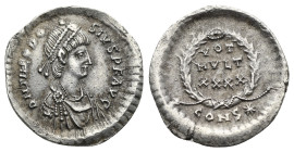 Theodosius II, 408-450. Siliqua (Silver, 18.13 mm, 1.62 g) Constantinople, circa 438-450. D N THEODO SIVS P F AVG Pearl-diademed, draped and cuirassed...