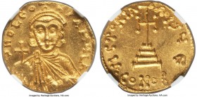 Leo III, the Isaurian (AD 717-740). AV solidus (20mm, 4.44 gm, 6h). NGC MS 5/5 - 4/5, clipped. Constantinople, 5th officina, AD 717-720. d N D LЄO-N P...