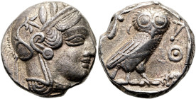 ATTIKA. ATHEN. Tetradrachme ø 23mm (16.55g). 454 - 404 v. Chr. Vs.: Kopf der Athena mit attischem Helm, der mit drei Lorbeerblättern geschmückt ist, O...