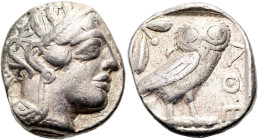 ATTIKA. ATHEN. Tetradrachme ø 25mm (17.31g). 454 - 404 v. Chr. Vs.: Kopf der Athena mit attischem Helm, der mit drei Lorbeerblättern geschmückt ist, O...