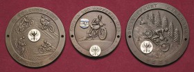 Auto- und Motorradmedaillen und -plaketten
Kirchardt (Bad.-Würt.) Einseitige Bronzeplakette 1955 und 1956 (Poellath) Geländefahrt. Dazu einseitige Pl...