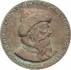 Buchdruck
 Einseitige Bronzegußmedaille 1986. Auf Johannes Gutenberg. Brustbild nach rechts. 64 mm, 69,75 g. Im Originaletui Gebauer - Fast gussfrisc...