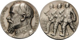Erster Weltkrieg
 Silbermedaille 1915 (F. Eue/Ball) Brustbild des Königs Ludwig III. von Bayern nach links / Drei nach links marschierende Soldaten. ...