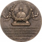 Erster Weltkrieg
 Einseitige Bronzegußmedaille 1915. Pickelhaube, davor halten zwei Engel einen Kranz, unten 5 Zeilen Schrift. 96,2 mm, 116,27 g Vorz...