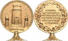 Erster Weltkrieg
 Vergoldete Bronzegußmedaille 1915 (unsigniert) Weihnachten 1915. Ansicht des Denkmals auf dem Waldfriedhof des Feldlazaretts, im Ab...