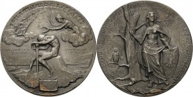 Erster Weltkrieg
 Versilberte Bronzemedaille 1919 (Lauer) Frieden von Versailles. Ein auf einem Rheinfelsen sitzender, auf ein Schwert gestützter, tr...