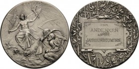 Geschenkmedaillen - Neujahrsmedaillen
 Silbermedaille 1900 (M. & W. St.) Andenken an die Jahrhundertwende. Vor Sonne geflügelter Genius mit Palmzweig...