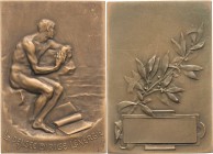 Jugendstil
 Bronzeplakette o.J. (unsigniert) Am Felsen sitzender Mann / Lorbeerzweig, davor leere Gravurtafel. Randpunze: [B]RONZE. 57,9 x 39 mm, 53,...