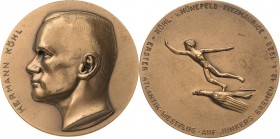 Luft- und Raumfahrt
 Bronzemedaille 1928. 1. Atlantik-Westflug der "Bremen". Kopf von Hermann Köhl nach links / Nackter Jüngling auf einem dem Himmel...