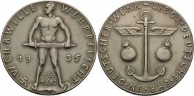 Medailleur Goetz, Karl 1875 - 1950
 Silbermedaille 1935. Auf die Einführung der Wehrpflicht. Unbekleideter Krieger mit Schwert von vorn / Allegorie d...