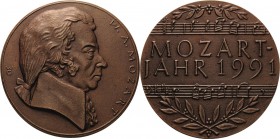 Musik - Personen
Mozart, Wolfgang Amadeus 1756-1791 Bronzegußmedaille 1991 (W. Günzel) 200. Todestag. Brustbild nach rechts / Zwischen Notenzeilen un...