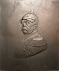 Personenmedaillen
Bismarck, Fürst Otto von 1815-1898 Große einseitige Bronzegußplakette o.J. (R. Mayer) Behelmtes Brustbild nach links in Uniform, ob...