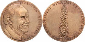 Personenmedaillen
Förster, Karl 1874-1970 Bronzegußmedaille o.J. (1985) (W. Günzel) 15. Todestag des Gärtners und Schriftstellers Karl Förster. Brust...