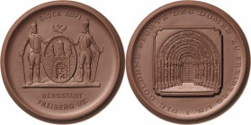 Porzellanmedaillen - Medaillen der Meißner Porzellanmanufaktur
Freiberg Braune Porzellanmedaille o.J. (1976) (H. Schulz) Goldene Pforte. Von zwei Ber...