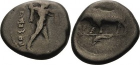 Lukanien Poseidonia
 Didrachme 445/420 v. Chr. Poseidon schreitet nach rechts den Speer zum Wurf bereit / Stier nach links, darunter Delphin BMC - SN...
