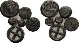 Griechische Münzen
Lot-6 Stück Interessantes Lot von griechischen und keltischen Kleinmünzen. Dabei u.a.: Kelten-Potin und Ringgeld in Radform. Griec...