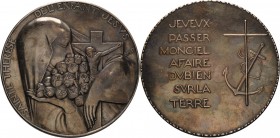 Frankreich
Dritte Republik 1870-1940 Versilberte Bronzemedaille o.J. Heilige Theresa. Hl. Theresa umarmt ein Kruzifix und einen Strauß Rosen / 7 Zeil...