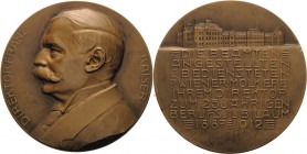 Medaillen
Wien Bronzemedaille 1912 (L. Hujer) 25-jähriges Berufsjubiläum des Direktors der Wiener Molkerei Franz Josef Kaiser, Widmung von den Beamte...