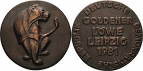 Leipzig
 Bronzegußmedaille 1981 (HF legiert) Goldener Löwe - Preismedaille der Unterhaltungskunst der DDR. Löwe von vorn / Schrift. 79,3 mm, 220,11 g...