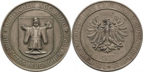 München
 Versilberte Bronzemedaille 1927 (unsigniert) 7. Deutsche Fachausstellung Schuhmachergewerbe - Deutscher AGO-Bund. Wappenschild / Adler. 51,1...