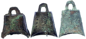 CHINA und Südostasien

China

Chou-Dynastie 1122-255 v. Chr.

3 X Bronze-Glockengeld, wohl Chunqiu-Periode ca. 770/446 v. Chr. Kleine Form mit O...