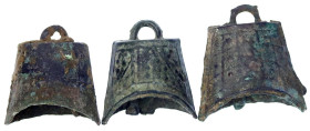 CHINA und Südostasien

China

Chou-Dynastie 1122-255 v. Chr.

3 x Bronze-Glockengeld, wohl Chunqiu-Periode ca. 770/446 v. Chr. Form mit Ornament...