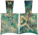 CHINA und Südostasien

China

Chou-Dynastie 1122-255 v. Chr.

Bronze-Spatengeld mit hohlem Griff 650/400 v. Chr. "square shoulder", Legende Ju. ...