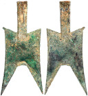 CHINA und Südostasien

China

Chou-Dynastie 1122-255 v. Chr.

Spatenmünze ("pointed shoulder spade") um 500/400 v.Chr. ohne Legende. Höhe 120 mm...