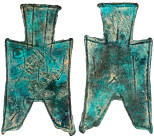 CHINA und Südostasien

China

Chou-Dynastie 1122-255 v. Chr.

Bronze-Spatengeld mit flachem Griff ca. 350/250 v.Chr. "pointed foot". Jin Yang Ba...