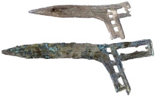 CHINA und Südostasien

China

Chou-Dynastie 1122-255 v. Chr.

2 X Bronze-"Halberd"-Münze 800/600 v.Chr. Zhejiang-Provinz. Länge 105 und 70 mm. s...
