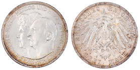 Reichssilbermünzen J. 19-178

Anhalt

Friedrich II., 1904-1918

3 Mark 1914 A. Silberne Hochzeit. prägefrisch/fast Stempelglanz, feine Tönung. J...