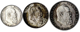 Reichssilbermünzen J. 19-178

Bayern

Luitpold 1911-1912

3 Stück: 2, 3 und 5 Mark 1911 D. Zum 90 jähr. Geb. vorzüglich bis prägefrisch. Jaeger ...