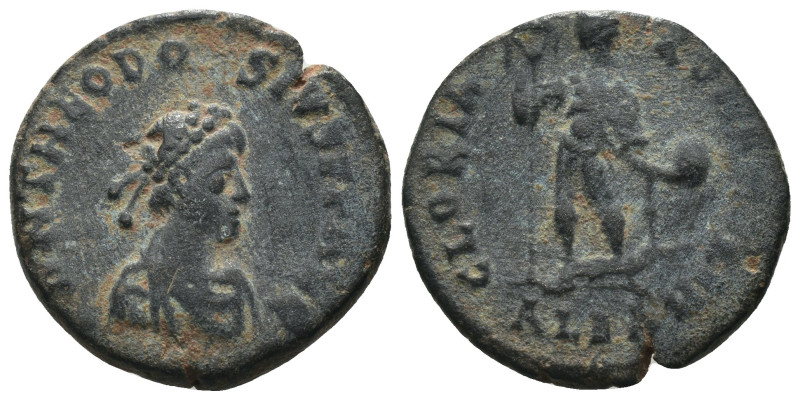 Theodosius I. (392-395 AD). Follis. Alexandria. Obv: DN THEODOSIVS PF AVG. pearl...