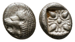 IONIA. Miletos. Obol or Hemihekte (Late 6th-early 5th centuries BC).
Obv: Head of lion left.
Rev: Stellate pattern within incuse square.
. 1,18 g - 8,...