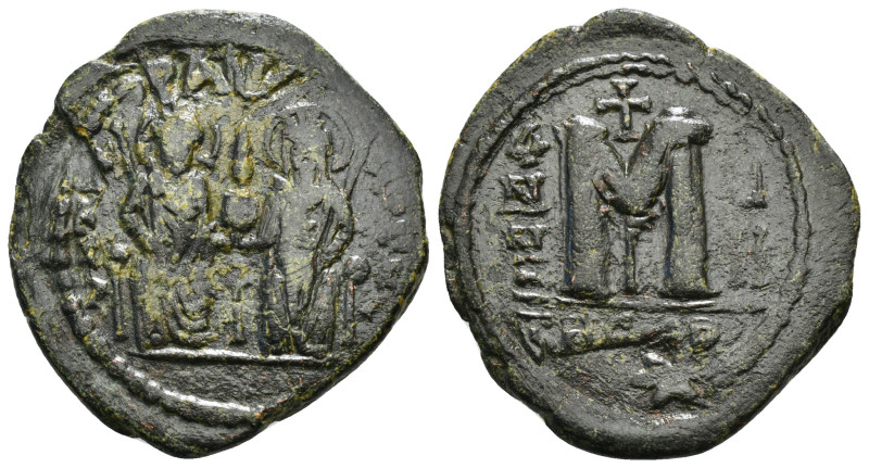 Byzantine Coin AE Follis. 12,37 g - 31,72 mm