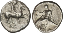 GREEK COINS
Nomos. 332-302 a.C. TARENTUM. CALABRIA. Anv.: Guerrero con escudo en brazo izquierdo, sosteniendo dos lanzas en la mano izquierda, prepar...