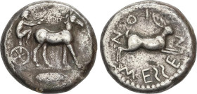 GREEK COINS
Tetradracma. 480-462/1 a.C. MESSANA. SICILIA. Anv.: Ninfa Messana, sosteniendo kentron en la mano izquierda y riendas en ambas, conducien...