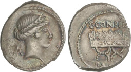 ROMAN COINS: ROMAN REPUBLIC
Denario. 46 a.C. CONSIDIA. C. Considius Paetus. Anv.: Cabeza laureada de Apolo a derecha, detrás A. Rev.: Silla curul sob...