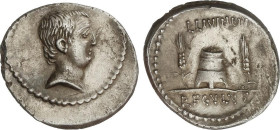 ROMAN COINS: ROMAN REPUBLIC
Denario. 42 a.C. LIVINEIA. L. Livineius Regulus. Anv.: Cabeza de Lucius Livineius Regulus a derecha. Rev.: Modius entre e...